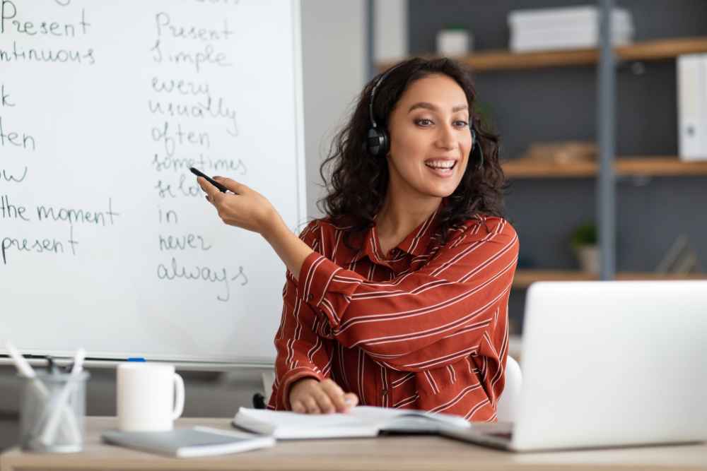 professora ensinando sobre as palavras em inglês que não têm tradução para o português